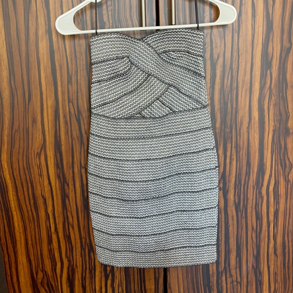 Women’s strapless dress